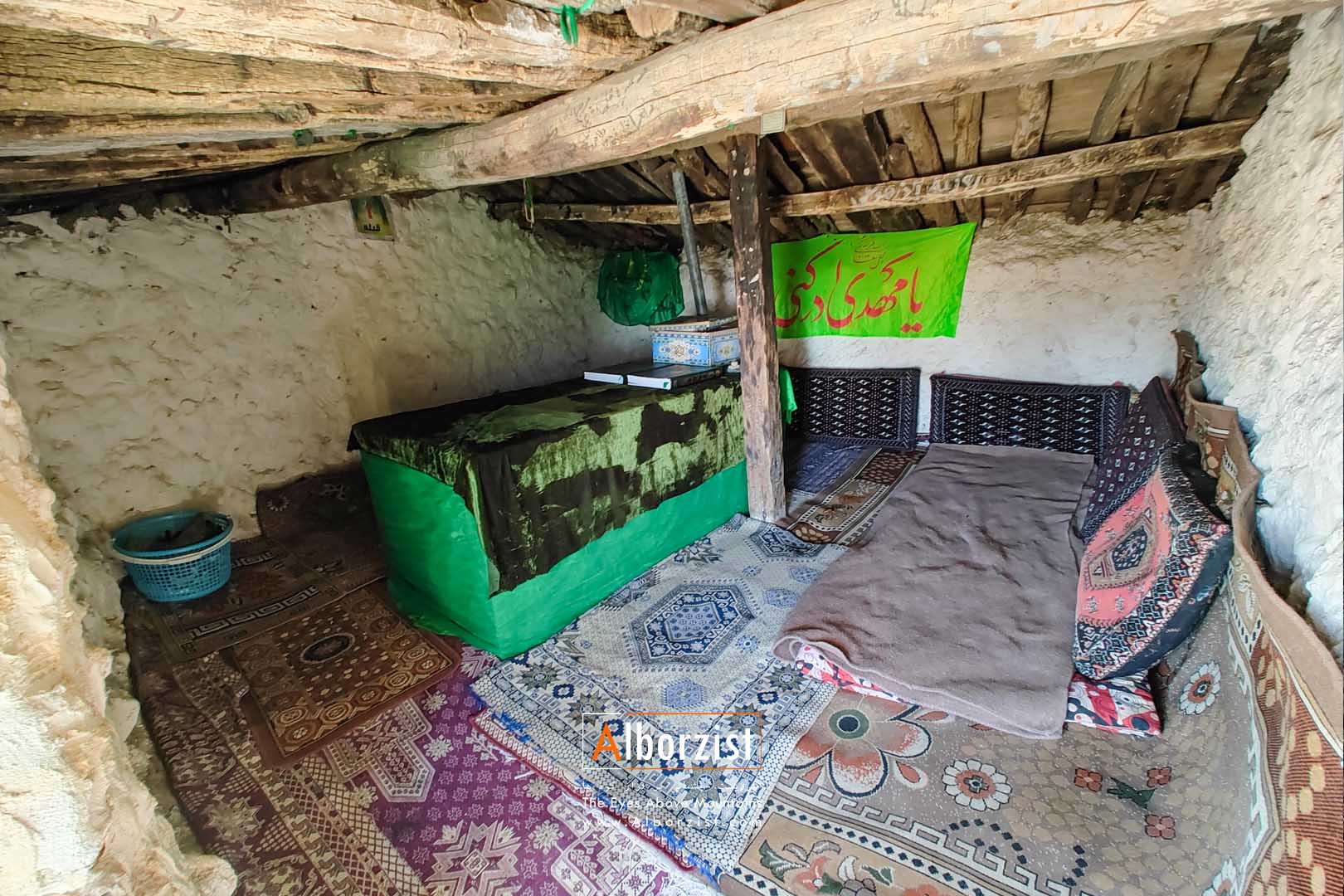 نمای داخل امامزاده سماموس