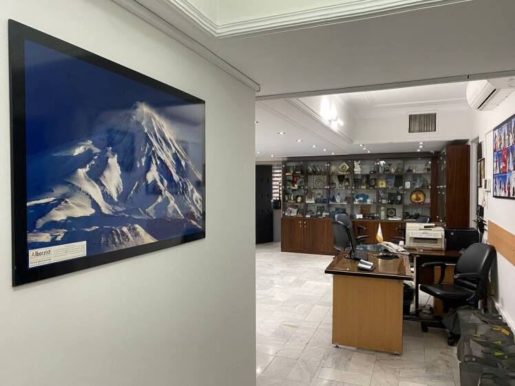 اهدای تابلوهای هنری البرزیست به فدراسیون کوهنوردی و صعودهای ورزشی ایران